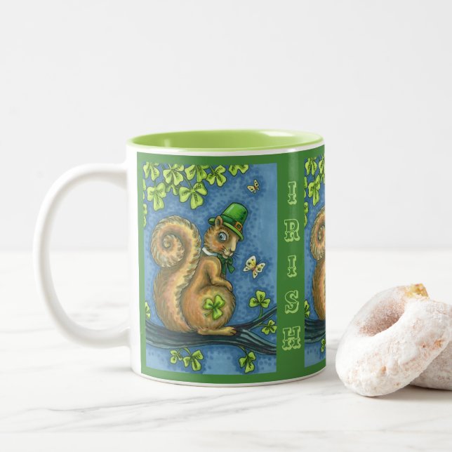 LEPRECHAUN IRISH SQUIRREL, ST. PATRICK'S DAY Lucky Två-Tonad Mugg (Med munk)