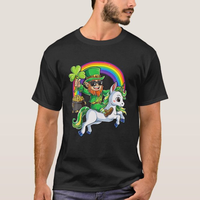 Leprechaun Riding Unicorn St patricks day Manar Wo T Shirt (Framsida)