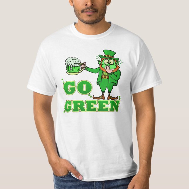 Leprechaun, rolig "Go Green"-drickande Tee Shirt (Framsida)