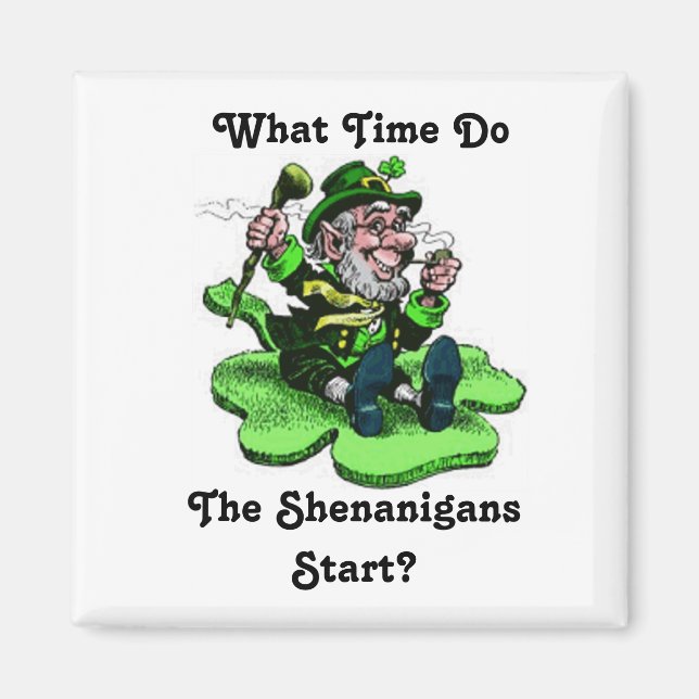 Leprechaun Sitta på en Shamrock Magnet (Framsidan)