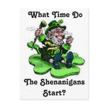 Leprechaun Sitta på en Shamrock
