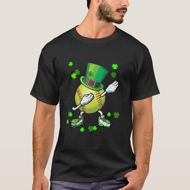 Leprechaun Softball Dabbing St patricks day 2022 T Shirt (Framsida)