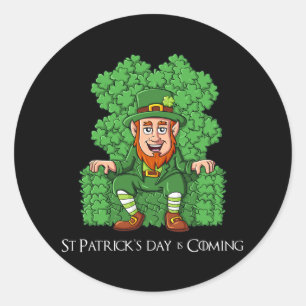 Leprechaun vid Klöver Throne St patricks day Boys  Runt Klistermärke