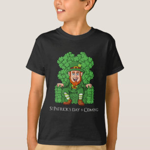 Leprechaun vid Klöver Throne St patricks day Boys T Shirt