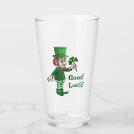 Leprechaunen med en shamrock glaskopp