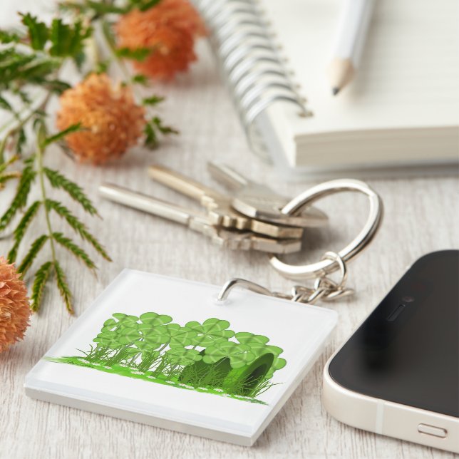 Leprechauns Top hat Ljugande i Fält av Shamrocks (Högra Framsidan)