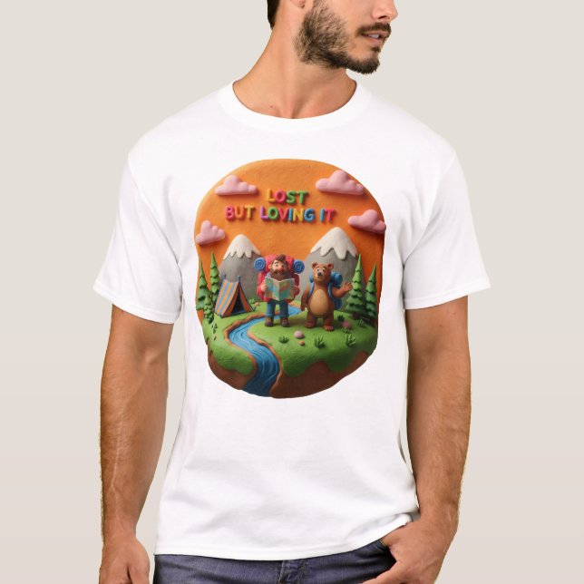 Lerkonst “Vilse men lycklig” Camping-scene T Shirt (Framsida)