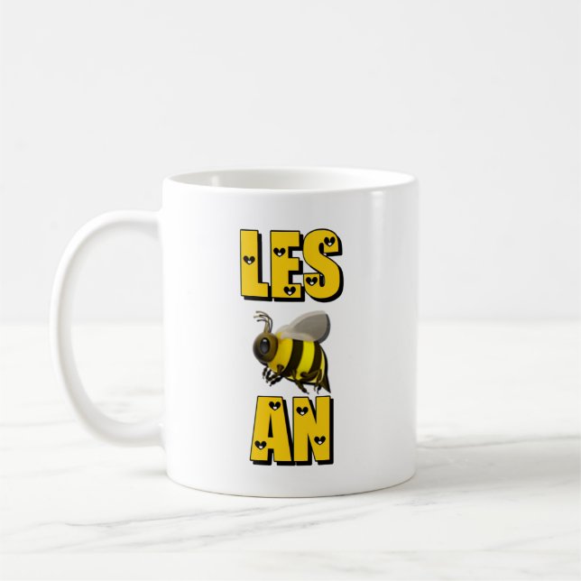 LES 🐝 AN (Pridet Lesbisk) Kaffemugg (Vänster)