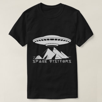 Les visiteurs et les pyramides blanches t shirt