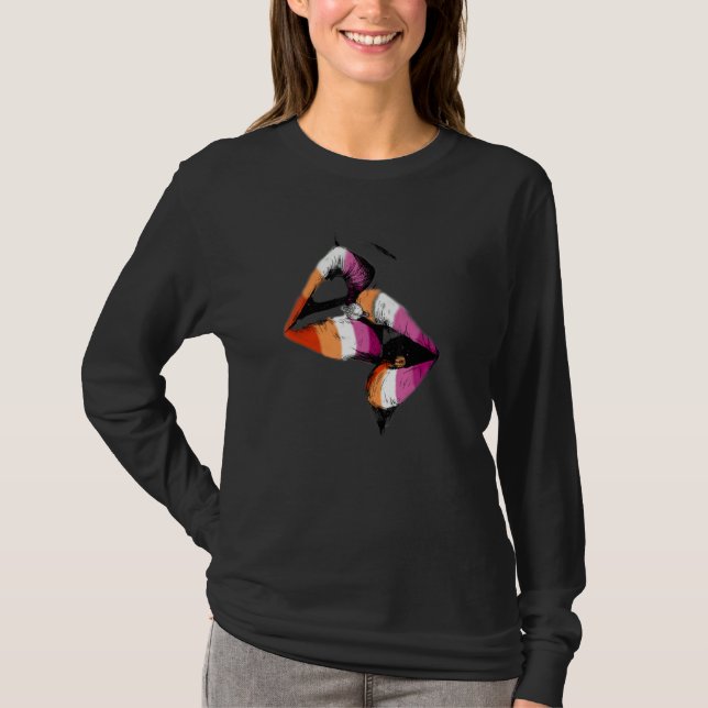 Lesbian Lips Kissing Rainbow Flag Lesbian T Shirt (Framsida)