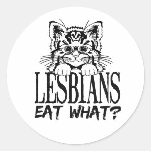 LESBIANER ÄTER VAD? T-Shirt Runt Klistermärke
