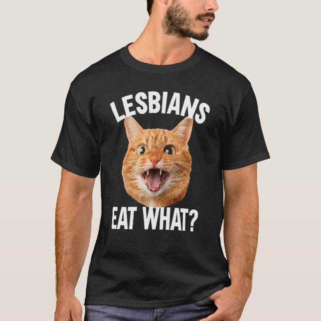 Lesbians Eat What LGBT Cat T Shirt (Framsida)