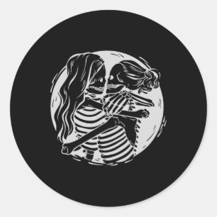 Lesbisk Ett par Lgbtq Pride Skeletons Kissing Vale Runt Klistermärke