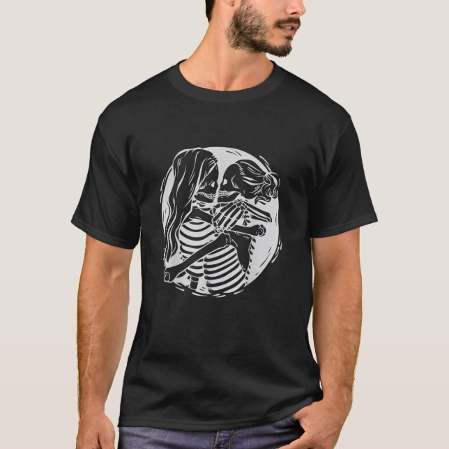 Lesbisk Ett par Lgbtq Pride Skeletons Kissing Vale T Shirt (Framsida)