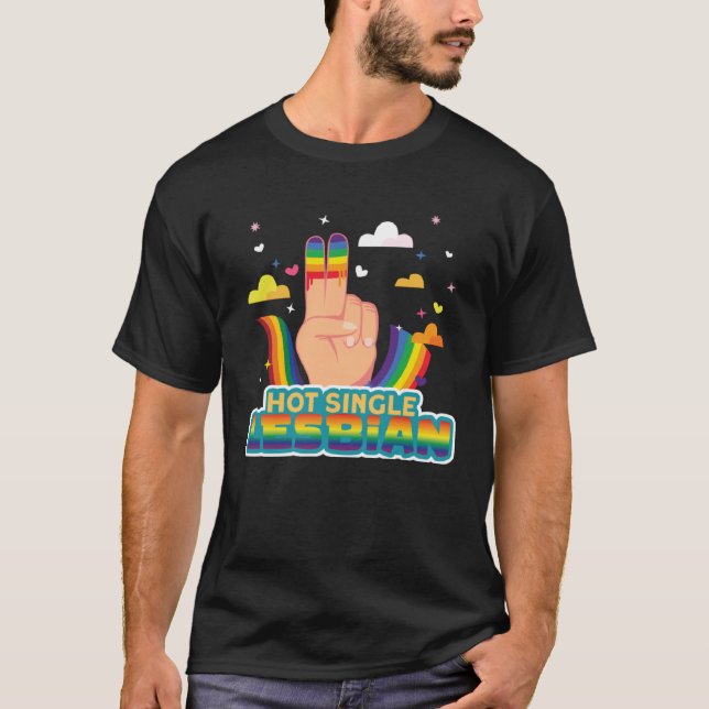 Lesbisk Pride Hett med en Lesbisk Flagga T Shirt (Framsida)