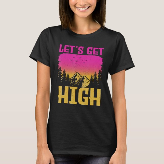 Let s get High  For Happy Camper Hiking Mountainee T Shirt (Framsida)