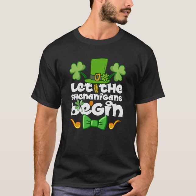 Let the Shenanigans Begin Happy St Patrick's Day I T Shirt (Framsida)