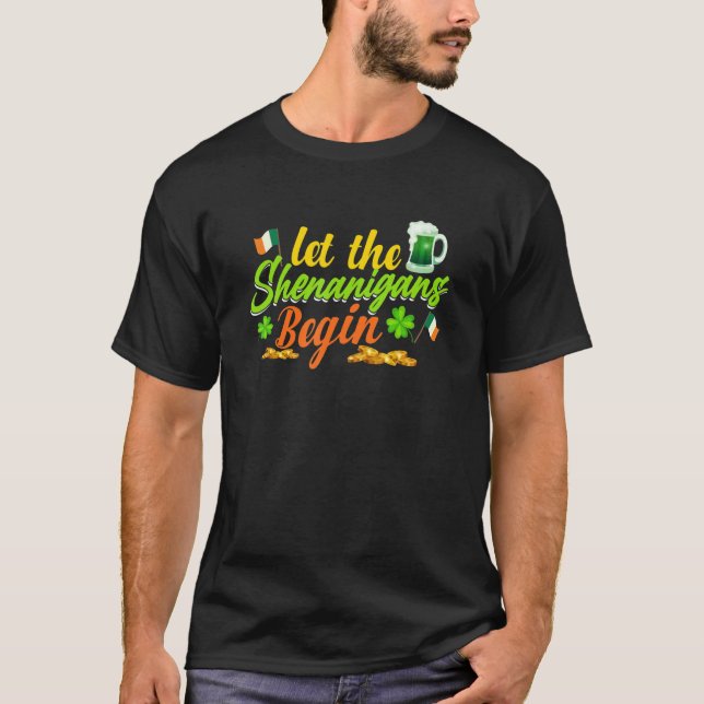 Let The Shenanigans Begin Shamrock Clovers St Patr T Shirt (Framsida)