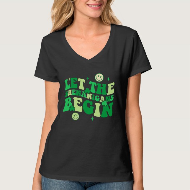Let The Shenanigans Begin Shamrock St Patrick's Da T Shirt (Framsida)