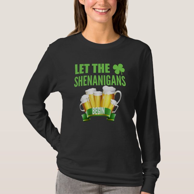 Let the Shenanigans Begin St Patricks Day Shamrock T Shirt (Framsida)
