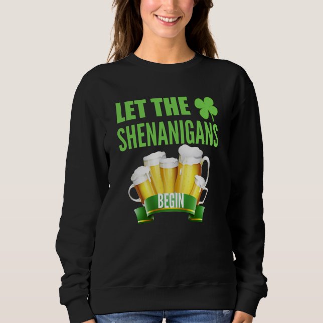 Let the Shenanigans Begin St Patricks Day Shamrock T Shirt (Framsida)