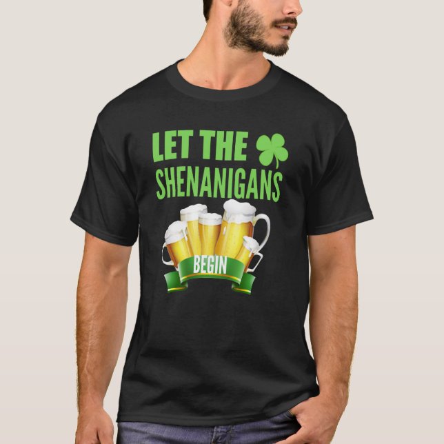 Let the Shenanigans Begin St Patricks Day Shamrock T Shirt (Framsida)