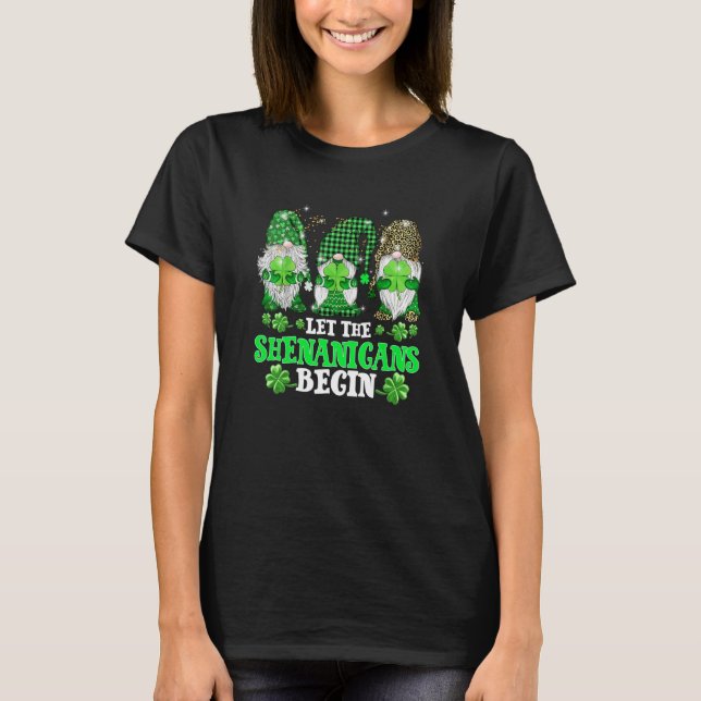 Let The Shenanigans Begin Three Gnomes St Patricks T Shirt (Framsida)