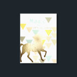 Leta efter Guld Unicorn i Magic Dagaily Canvastryck<br><div class="desc">June Erica Vess är en contemporary konstnär som kärlek till använda linjer, mönster och pulserande färg i sina målningar. Den här roligten har World Art Group officiellt godkänt gigantiska utskrifter med en enmajsilhuett i guld och ett motiverat citat. Den söta, färglösa mönster, jublande enmajscitatet och det inspirerande citatet "Du är...</div>