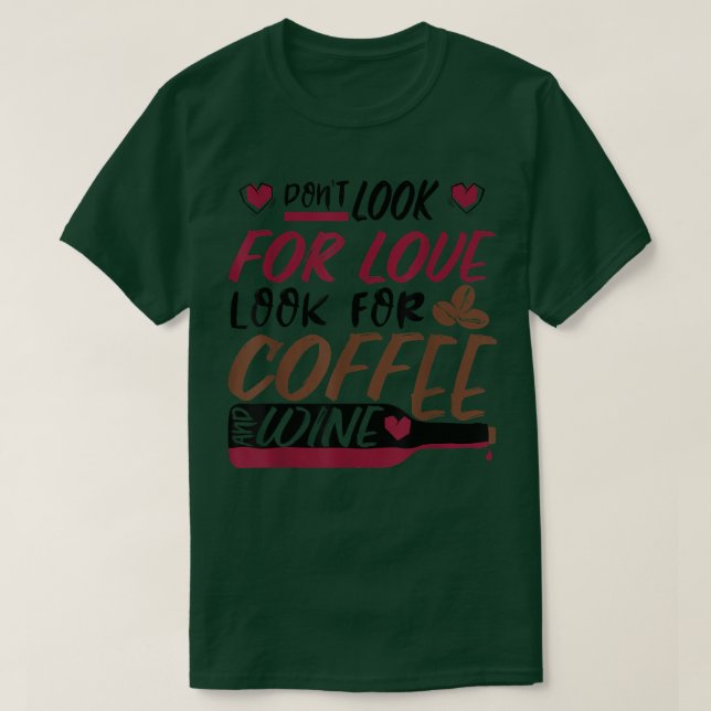 Leta inte efter Kärlek, leta efter kaffe och Vin T Shirt (Design framsida)