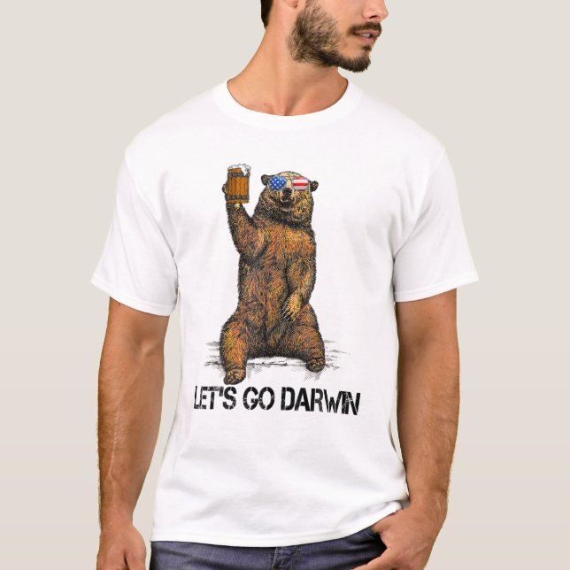 Letar upp Darwin Bear Drinking Beer USA flagga Vin T Shirt (Framsida)
