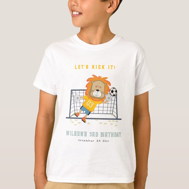 Lets Kick Lejon Goalkeeper Ocer Barns födelsedag T Shirt (Framsida)