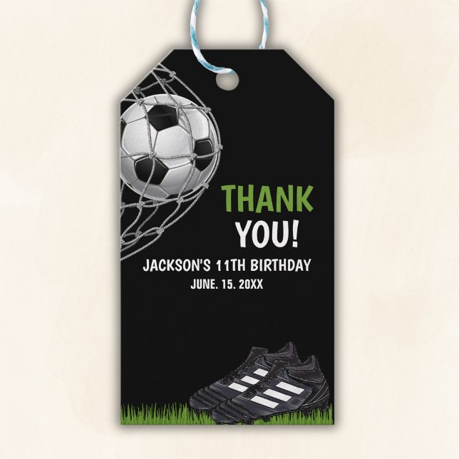Let's Kick up the fun!, Cute Soccer Birthday Presentetikett (Skapare uppladdad)