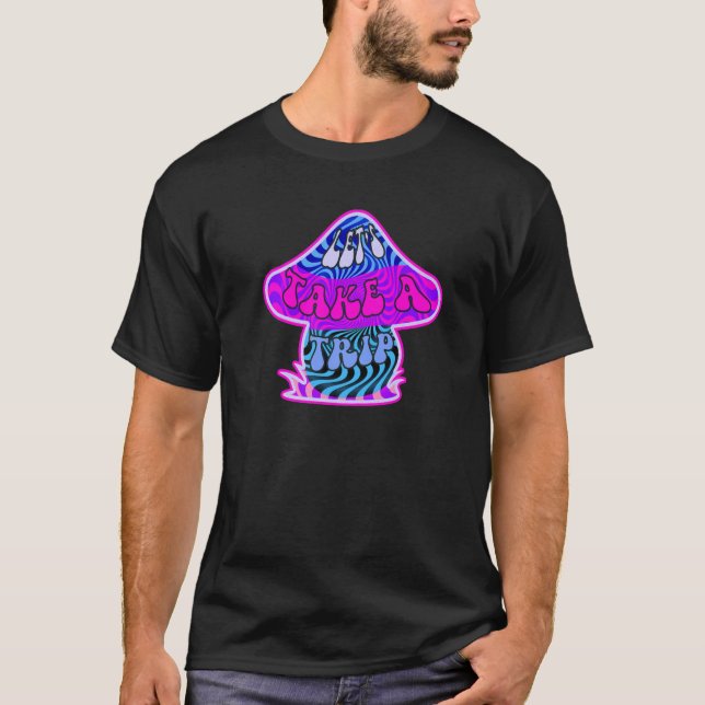 Let's Take A Trip Groovy Psychedelic Retro Mushroo T Shirt (Framsida)