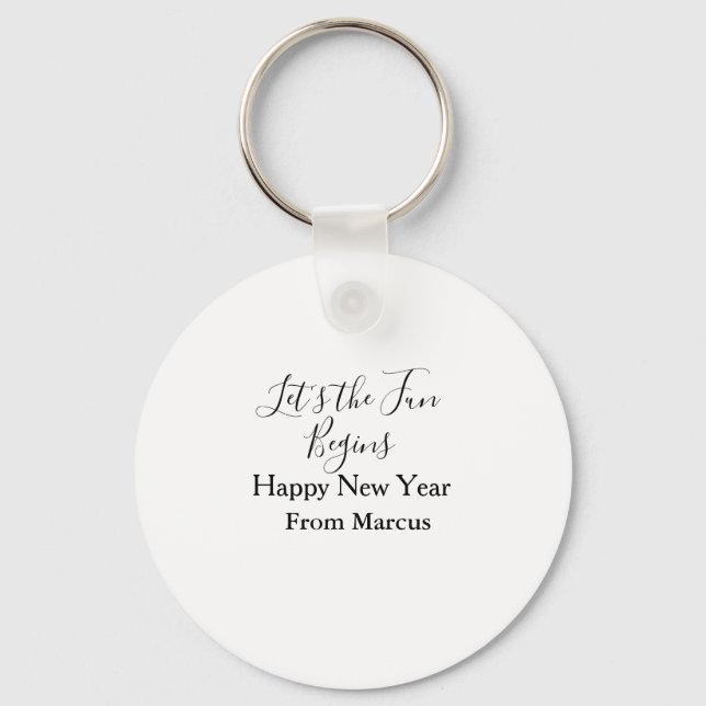 lets the fun begins happy new year name year simpl nyckelring (Framsida)