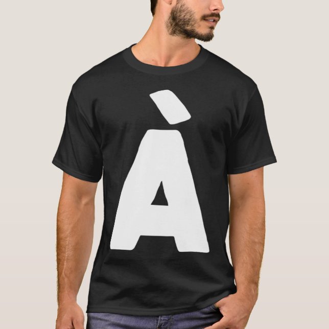 Letter À big and bold white T Shirt (Framsida)