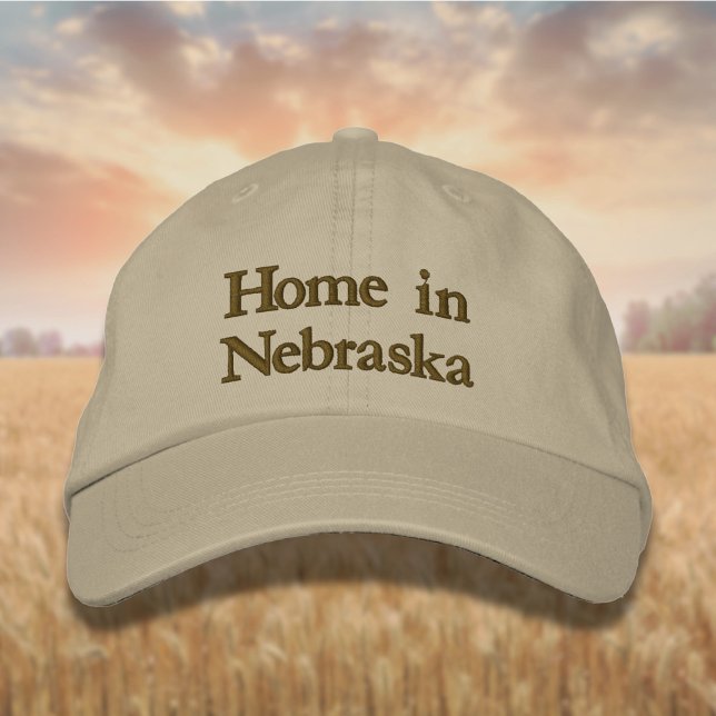 Lettering hemma i Nebraska i Golden Brown Broderad Keps (Skapare uppladdad)