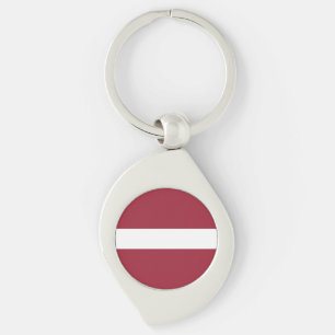 Lettlands flagga swirl silverfärgad nyckelring
