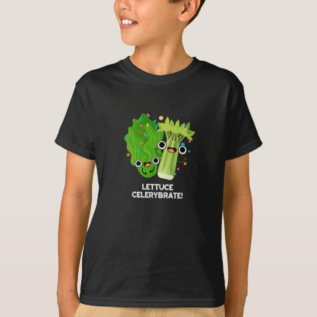 Lettuce Celerybrate Funny Veggie Pun Mörk BG T Shirt (Framsida)