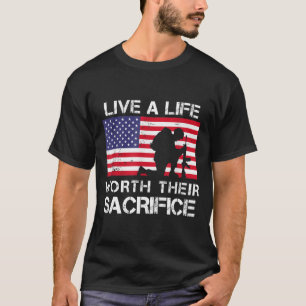 Lev ett liv som är värt deras offertveteraner da t shirt