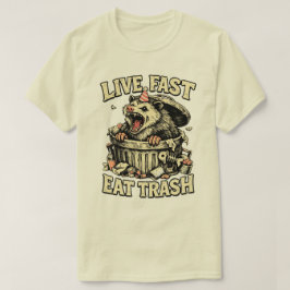 “Lev snabbt, ät skräp” Rebel Raccoon-design T Shirt