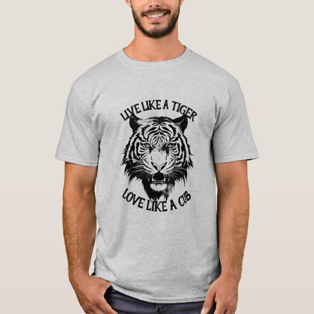 Lev som en Tiger Kärlek som ett Unge T Shirt (Framsida)