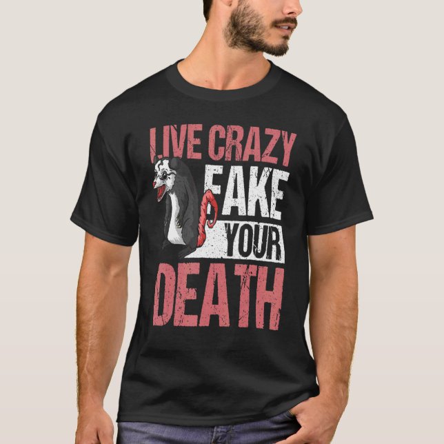 Levande Crazy Fake din död Opossum T Shirt (Framsida)