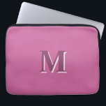 levande fast rosa monogram laptop fodral<br><div class="desc">levande solid rosa monogram laptop sleeve. Hex färg kod #CB649C</div>