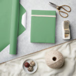 Levande Grönt Solid Färg Presentpapper<br><div class="desc">Fast färg som är papper i ett stort antal färger för alla dina bröllop och duschgåvor. Färger för 2025 är mörk och djärv,  och det är vad ni kommer att finna i mina senaste konstruktioner med färg namn från olika designföretag.</div>