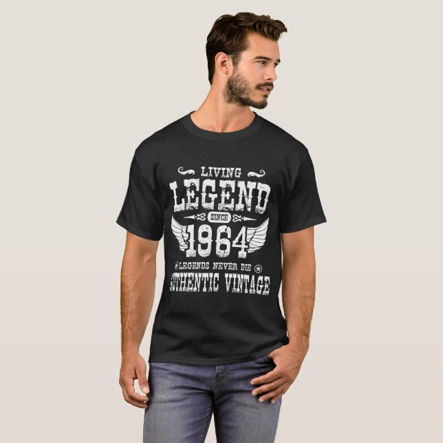 LEVANDE LEGEND SEDAN 1964 DÖD ALDRIG T SHIRT (Hel framsida)