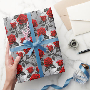 Levande röda rosor på en metallisk silverbakgrund presentpapper