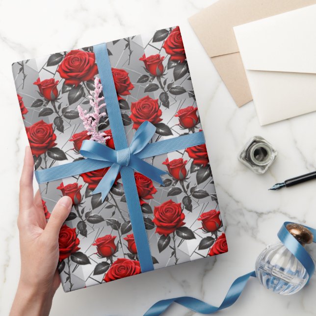 Levande röda rosor på en metallisk silverbakgrund presentpapper (Gifting)