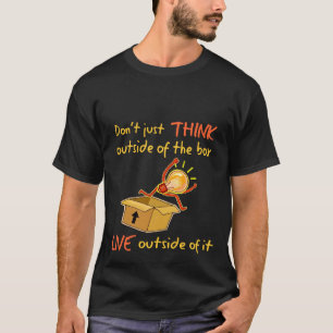 Levande utanför boxasskjortan - mörk tee shirt