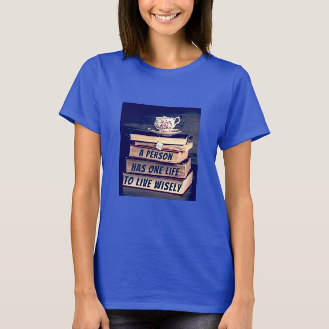 Levande Wisely (v2-mörk) T-Shirt (Framsida)