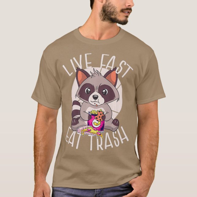LEVE FAST EAT SOPOR Funny Raccoon Eating Junk T Shirt (Framsida)